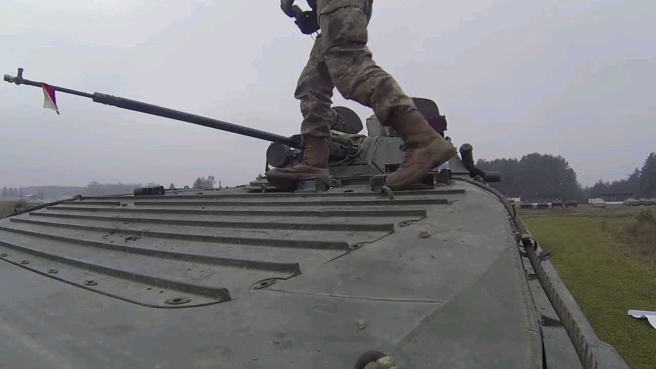 BMP-2步兵战车-30毫米火炮实弹射击